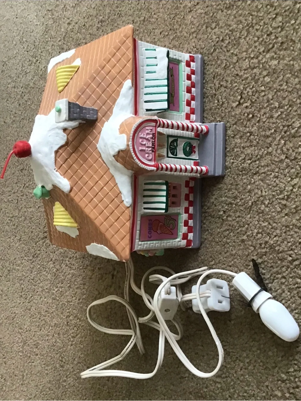 Department 56 Snow Village 56 Flavors Ice Cream Parlor Original Box w/ Light